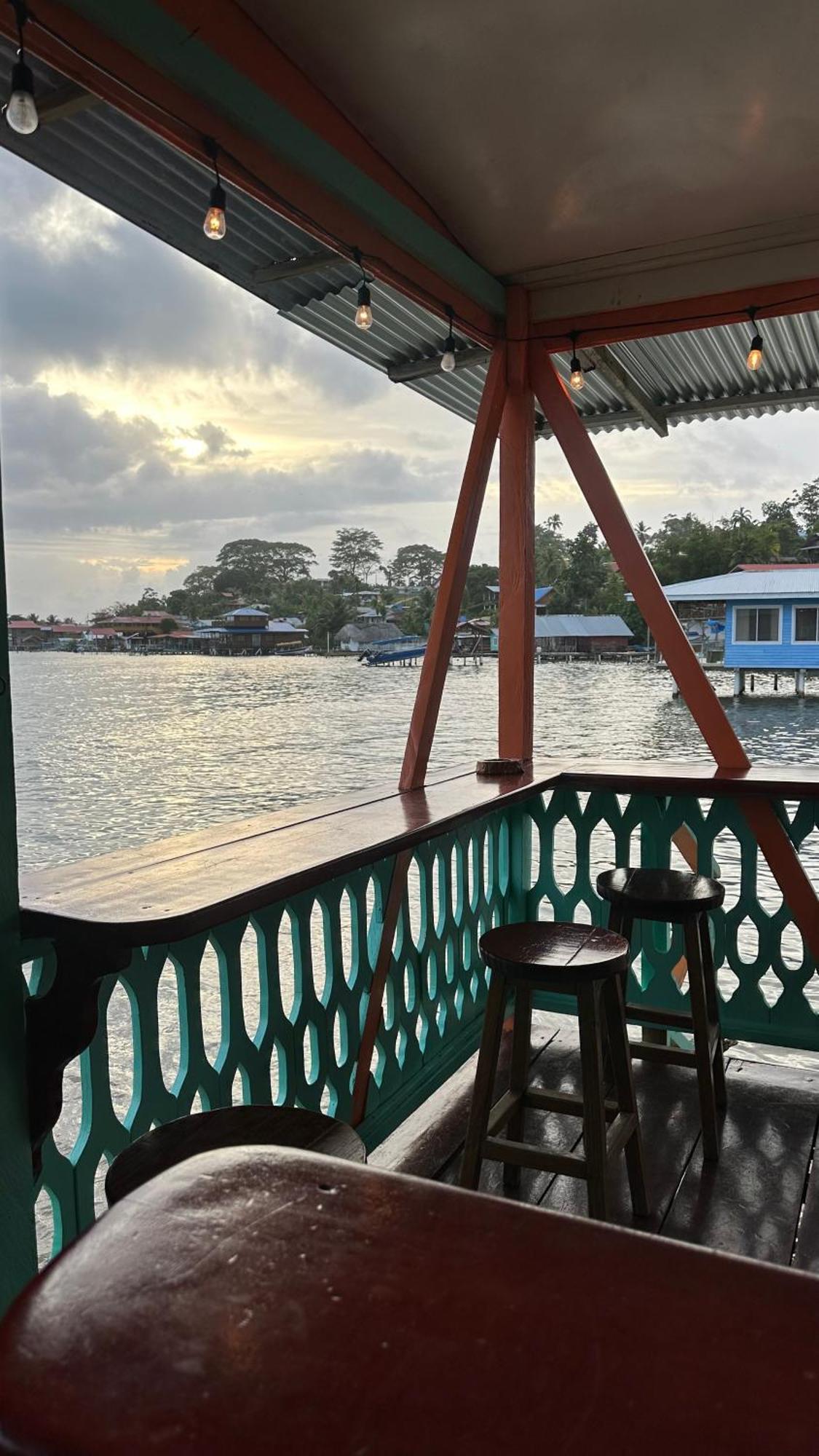 Hotel Caribbean View Бастиментос Екстериор снимка